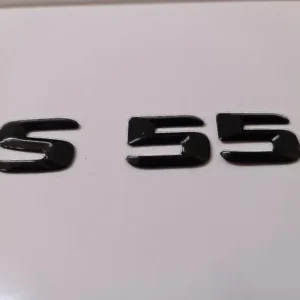 Mercedes-Benz S55 emblem blanksvart modellbeteckning